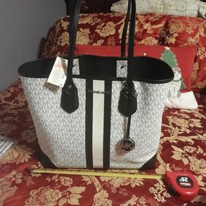 NWT MICHAEL KORS HANDBAG